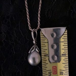 14k white gold Tahitian pearl with diamonds (Sterling silver 24inch rope chain)